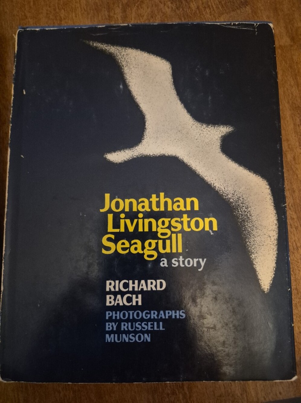 Book JONATHON LIVINGSTON SEAGULL By Richard Bach